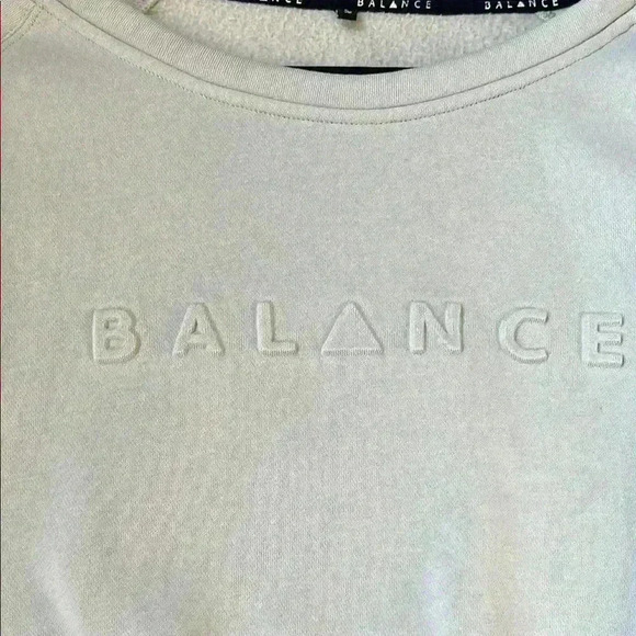 EUC BALANCE ATHLETICA Women's Beige Cropped Sweatshirt - Picture 4 of 5
